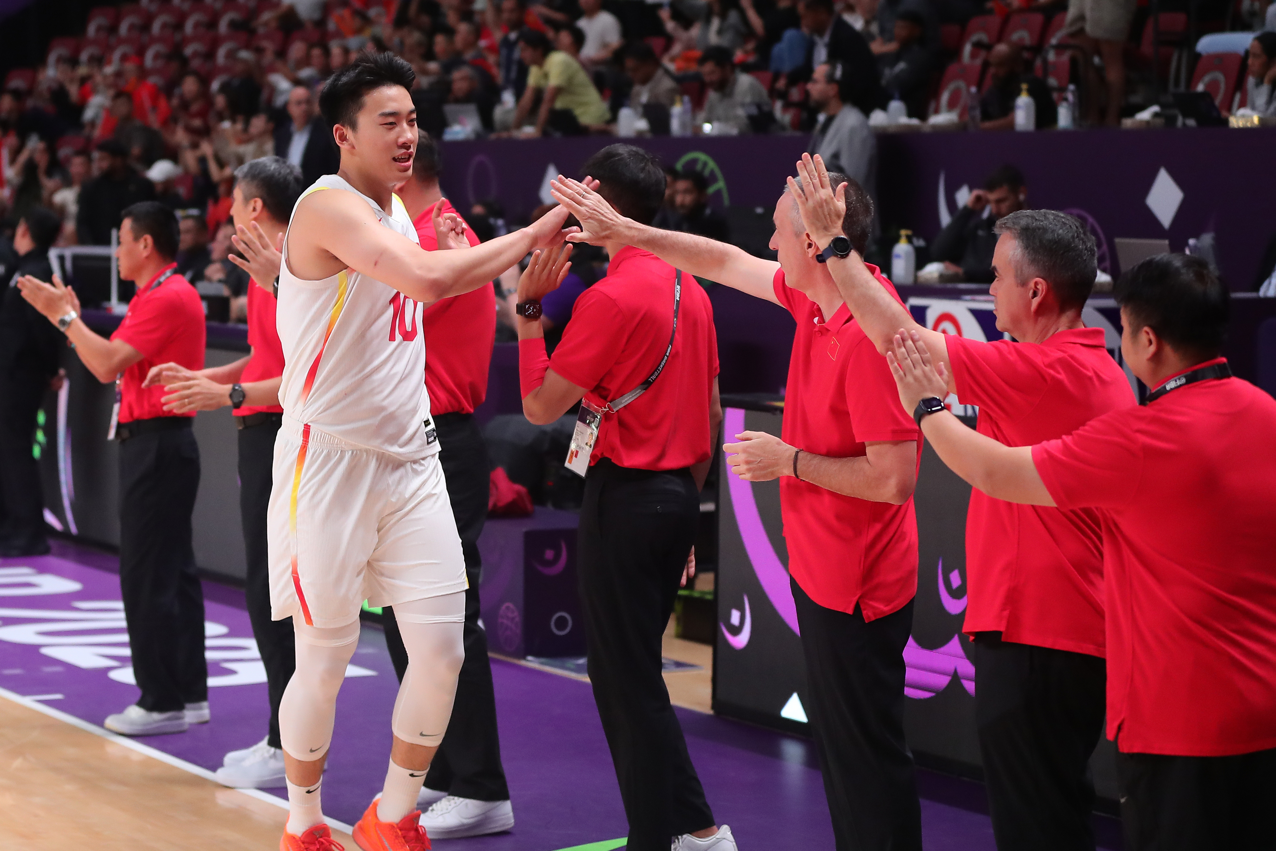 开云中国官网APP-风云突变深圳男篮国际比赛日篮板制胜；社区盾版图或变；震撼外界；球队文化再被提及(辽宁男篮vs深圳男篮海报4月21)