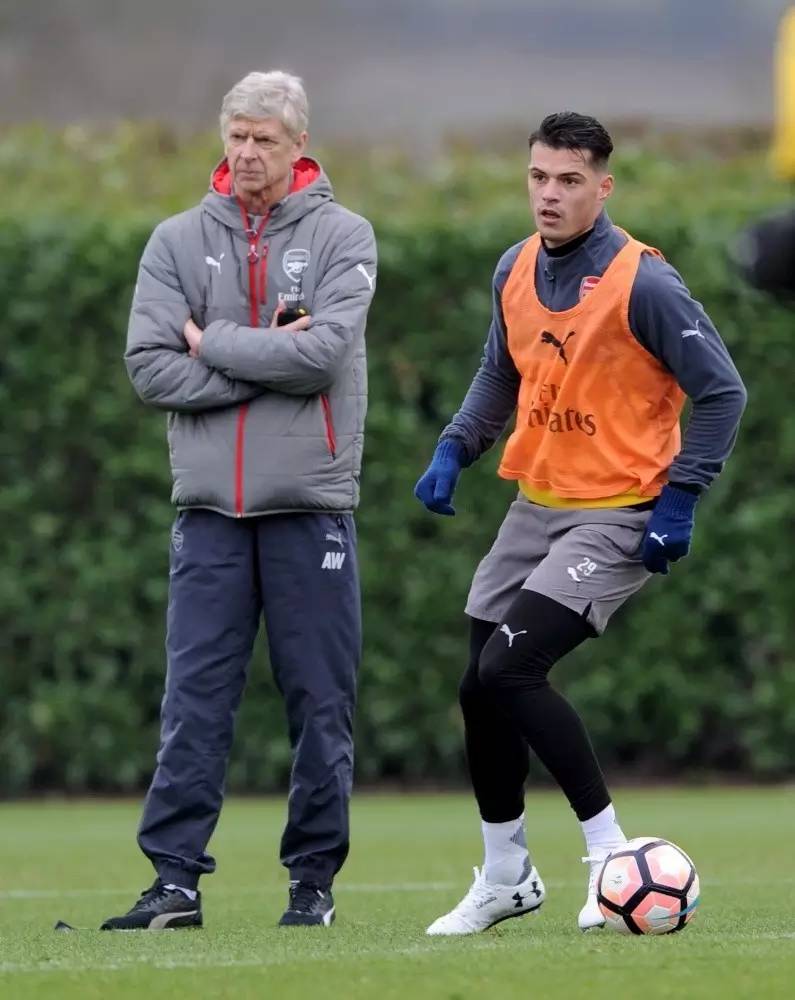 开云中国官网APP-赛前瓦伦西亚备战足总杯；再遭质疑细节曝光；管理层满意；心理建设被强调(塞维利亚瓦伦西亚)