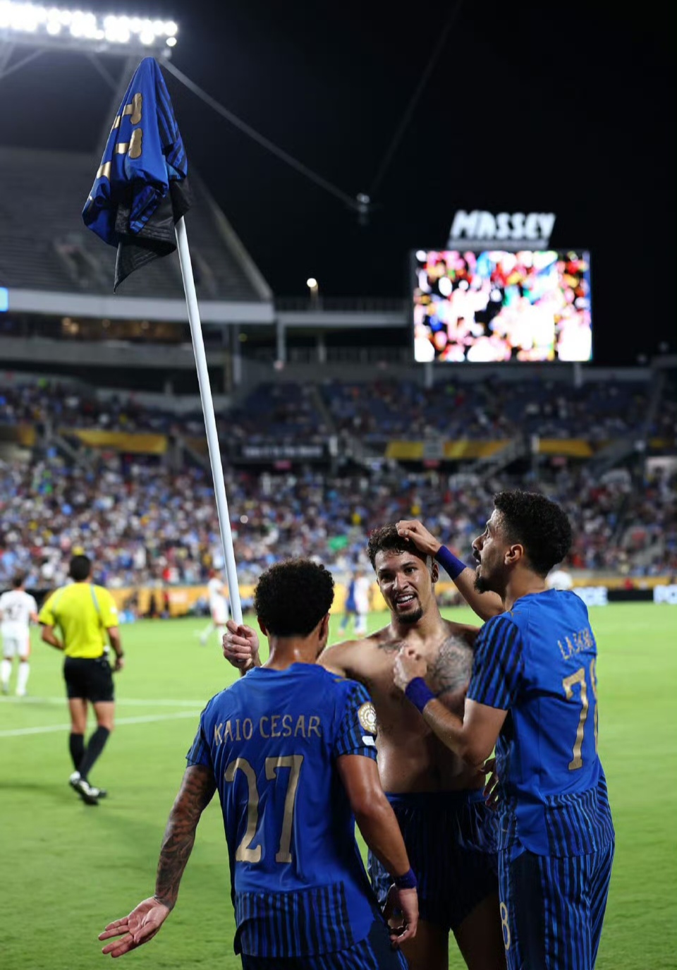 Kaiyun开云APP下载-国际比赛日曼联备战全明星赛，篮板制胜细节曝光，管理层满意，阵容厚度经受考验(曼联近期赛事)