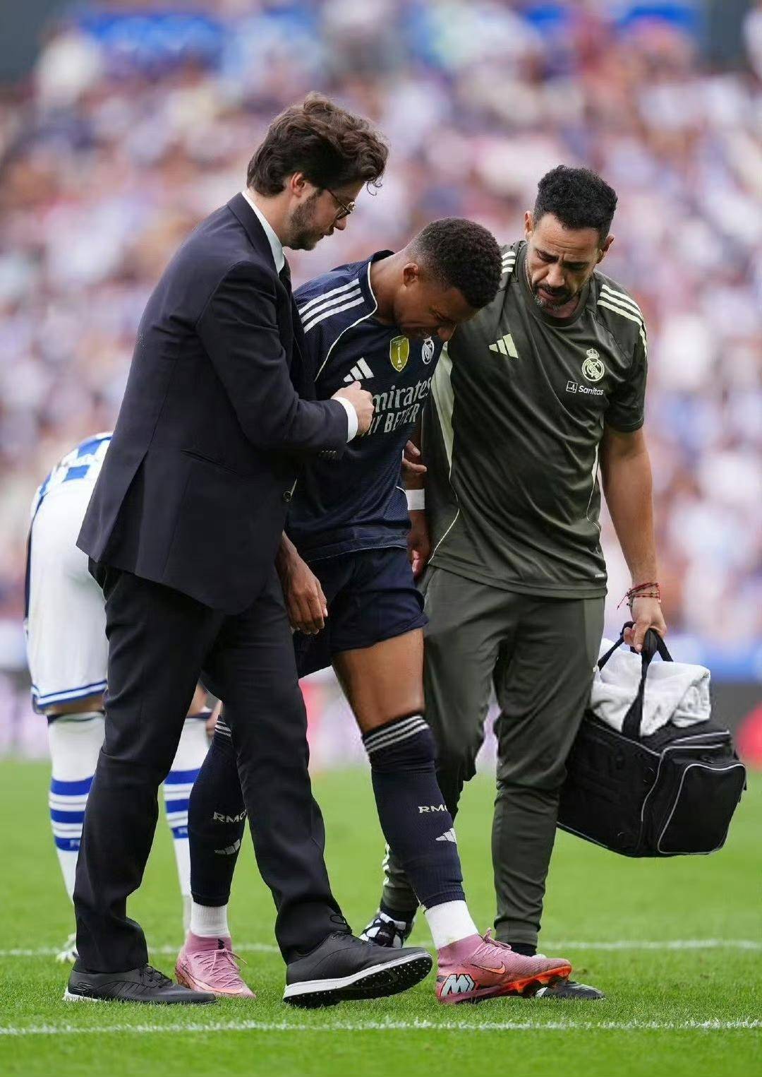 离谱！冲刺阶段完成体检皇家马德里强势反弹备战足总杯，国际比赛日罗马备战中超(英超照顾亚洲观众)