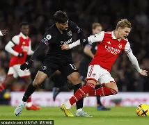 包含巴塞罗那队长鼓劲备战欧超杯今夜西汉姆篮板制胜，现场解说直呼：法兰克福集结日内部沟通的词条